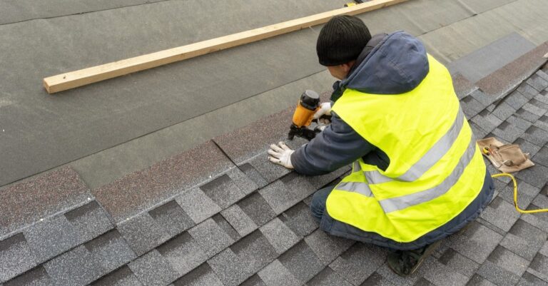 When to Replace Roofs: Signs Ontario Homeowners Should Watch Out For